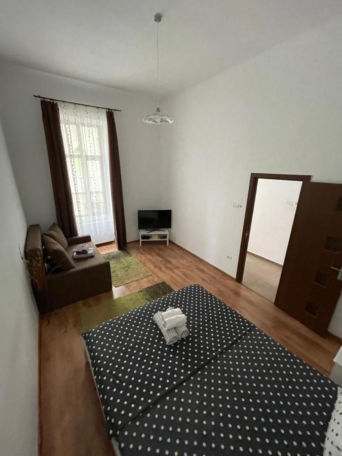 Poppys Apartment Арад Экстерьер фото